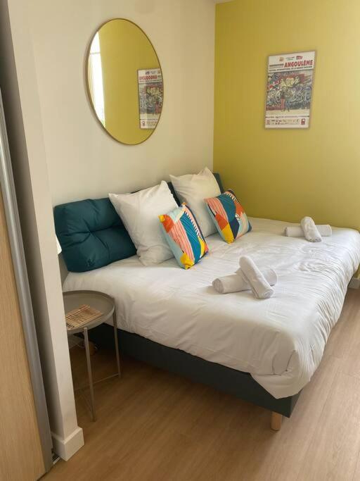 Superbe Studio Centre Ville * Clim * Wifi * Haut De Gamme * Angouleme Bagian luar foto